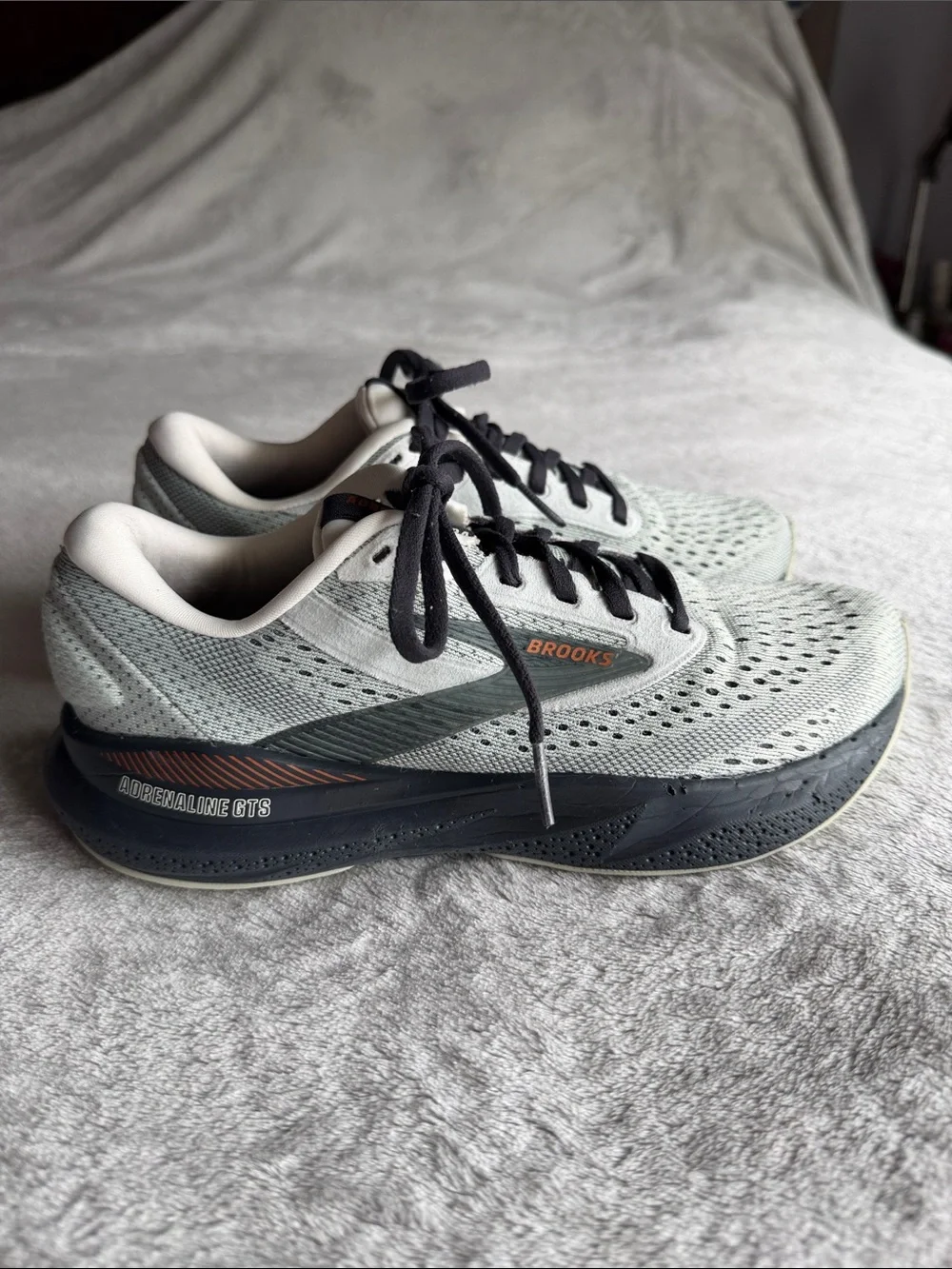 Brooks Adrenaline GTS Running Shoes. Sz 6.5 Wide. Gray. Good tread. Lightweight.